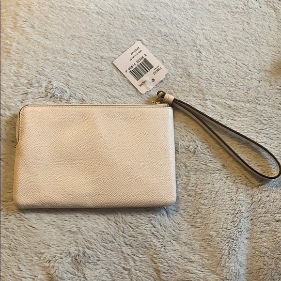 coach wristlet - Picture 4 of 4